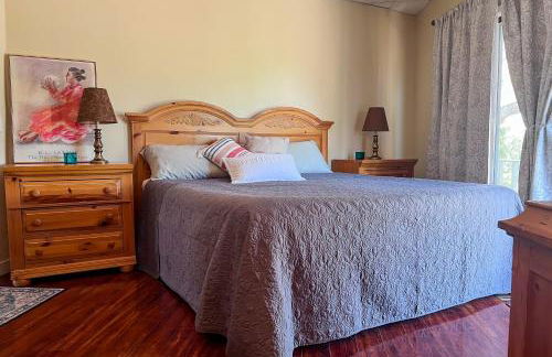 Pools and Pickleball! Dog-Friendly Home in Surprise - Foto 19