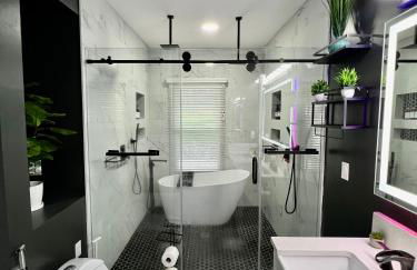 Calm 4BR-3BA 10 min DT Airport by LSP Homes - Foto 4