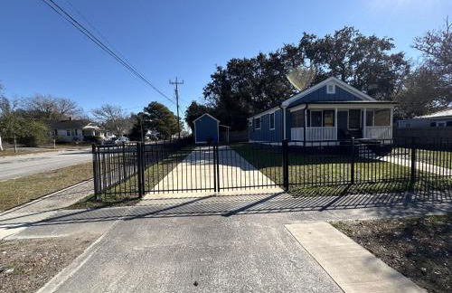 Coastal home with private separate guest house, gas grill and close to local beach - Foto 25