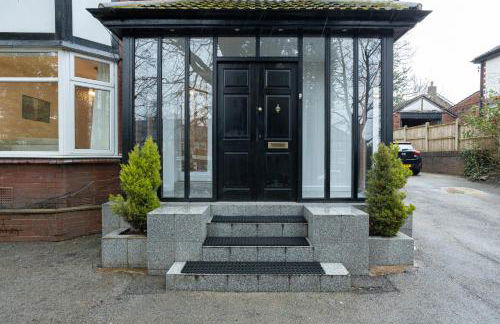 Pillo Rooms - Spacious 4 Bedroom Detached House close to Heaton Park - Foto 67