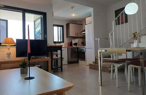 Amplio duplex en la playa con piscina - Foto 15