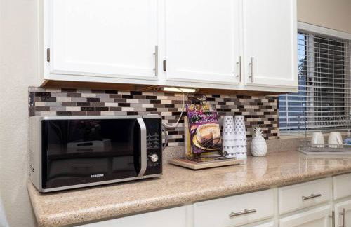 Spacious house with pool heater, hot tub, billiards - Foto 16