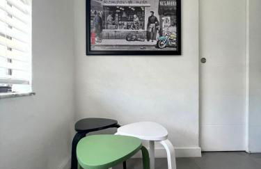 Stylish Pool Home - Photo 16