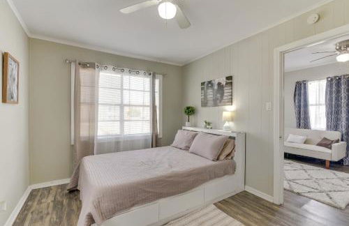 about 1 Mi to the Strand! Couples Retreat in Galveston - Foto 12