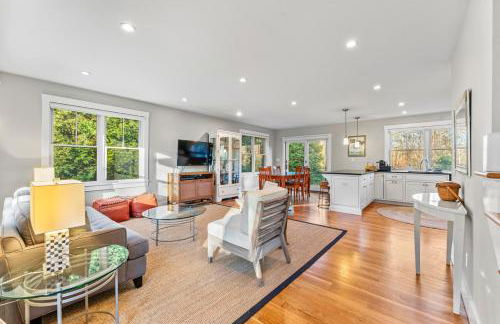 Modern Family Home Walkable to Town - Foto 8