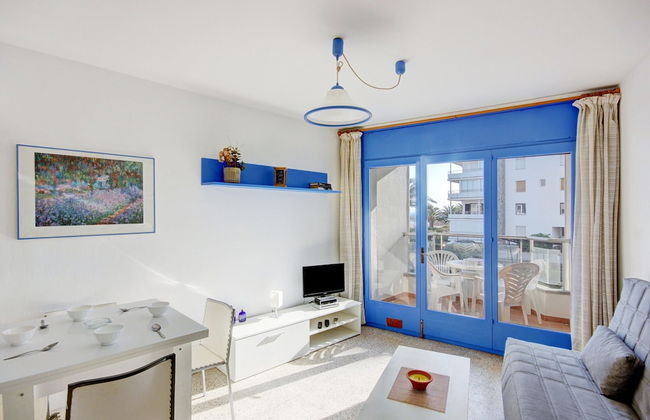 Apartment in Roses on the Beachfront - Photo 6