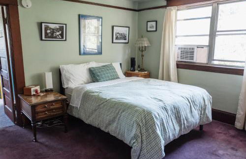 Southeast Portland Comfy & Eclectic Craftsman Home - Foto 11