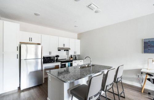 Landing Incredible 2BD Gym Pool - Photo 40