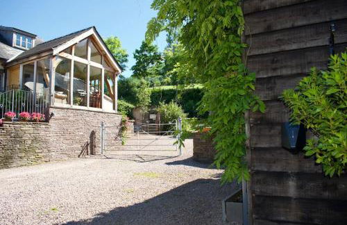 Luxury Spacious Country Home w/ Mountain Views - Photo 27