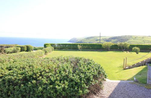 Spacious seaside family house in Aberdaron with large garden and stunning sea views - Photo 25