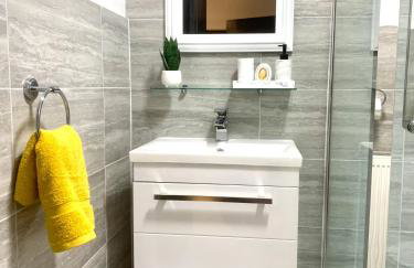 Spacious 3BR City Centre Apartment Free Parking - Photo 13