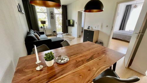 Purer Luxus mit 2 Schlafzimmern, Balkon und Privat-Parkplatz - Foto 2