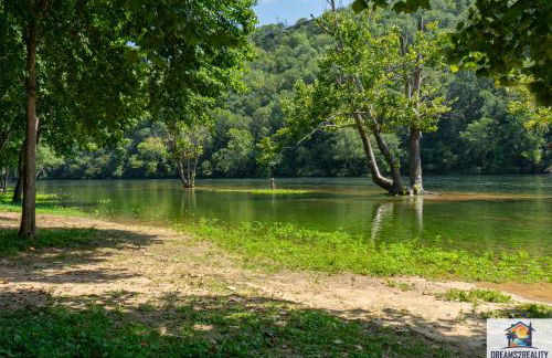 3BR Condo with Lake View - Trout Fishing - Playground - 2 Pools - Stairs Required - FREE TICKETS INCLUDED - PR69-9 - Foto 64