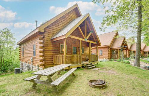 Fire Pit and Porch Warm and Woodsy Rothbury Escape! - Foto 3