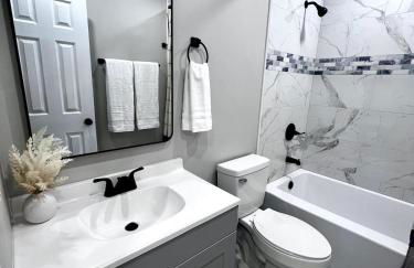 Quiet Stylish Stay with Office Space near Downtown - Foto 18