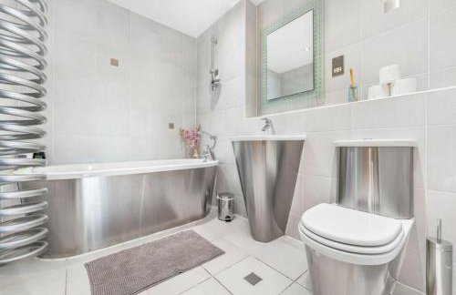 Stunning Spacious City Apartment with free parking - Foto 4