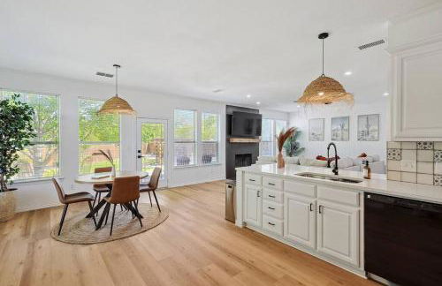 Wellness Oasis 5BR W Pool + Huge Yard + Fire Pit - Foto 47