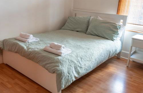 Studio apartment next to Highgate tube station - Photo 10