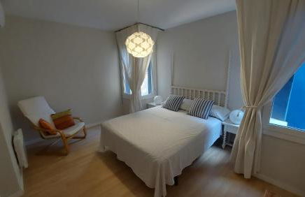 1ª linea reformado y perfecta ubicacion frente al puerto deportivo - Foto 9