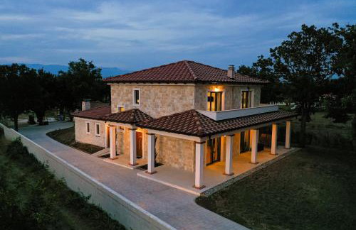 Villa Pietro with a heated Saltwater pool - Photo 46