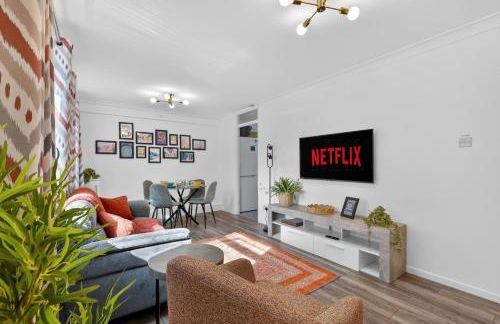 Comfy City Base with Free Parking Walk Everywhere - Foto 8