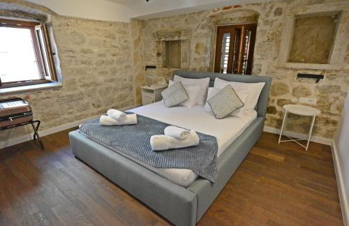 Charming stone apartment with jacuzzi in center of Omiš - Foto 12