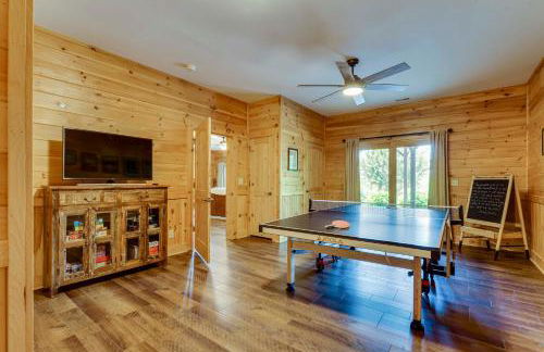 Hot Tub, Game Room! Group-Friendly Nebo Cabin - Photo 13