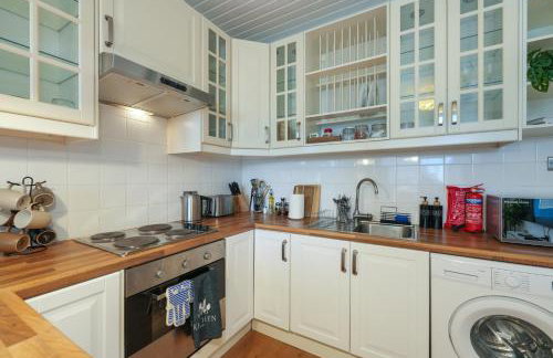 Central 1-bed flat - Walk to shops, pubs and station - Foto 9