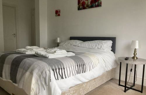 Large 4 bed detached house with parking - Foto 23