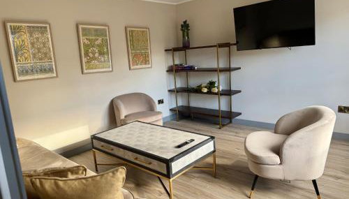 Holyrood Hidden Gem - Photo 2