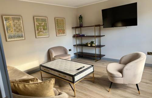 Holyrood Hidden Gem - Photo 2