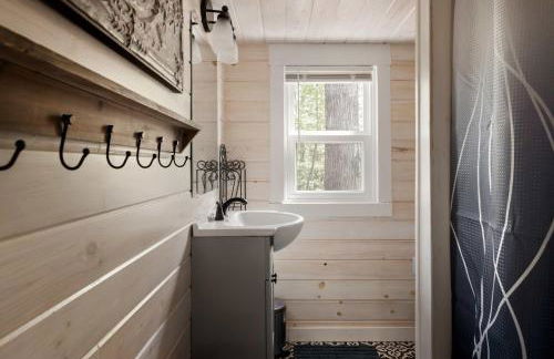 Tiny Cabin w Fire Pit Game Room and Dog Friendly - Foto 20