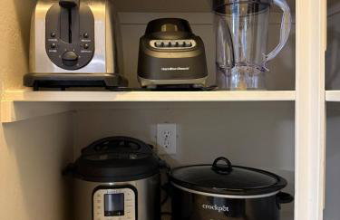 Spacious Home with Private Pool - Photo 45