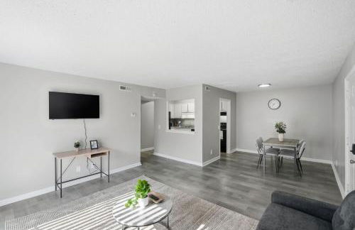 Modern 2BR Retreat Near Stone Mountain - Foto 6