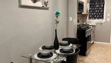 Cozy Modern Home with Large Fenced in Backyard - Foto 3