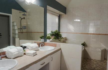 Maple House Romantic Getaway WHot Tub Near IAH - Foto 13