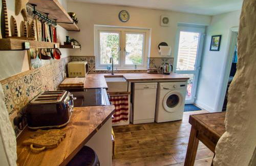 Knocker Cottage is a 3 bedroom made up of 1 double bedroom and 2 small double bedrooms in small village 10 min to beaches - Foto 53