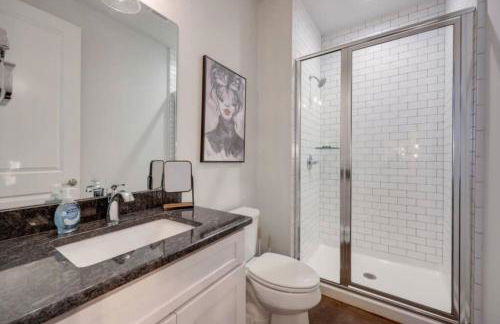 WeHo Nashville Home, Geodis Park, Private Movie Theater! 10min to Broadway! Sleeps 10! - Foto 30