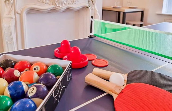 White Cozy House With Pool Table Game Room - Photo 8