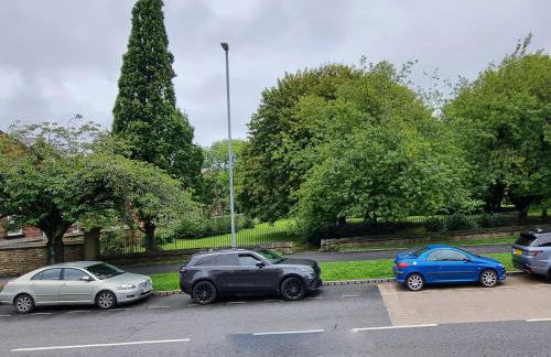 Spacious Apartment Near Rochdale Centre Train Tram Bus Free Parking Fast Wi-Fi - Foto 26