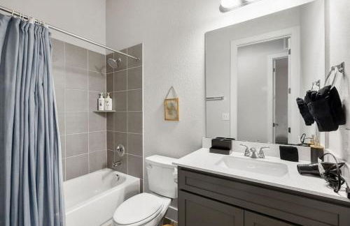 Modern and lux 4B House with Office 20 min to DT - Foto 9