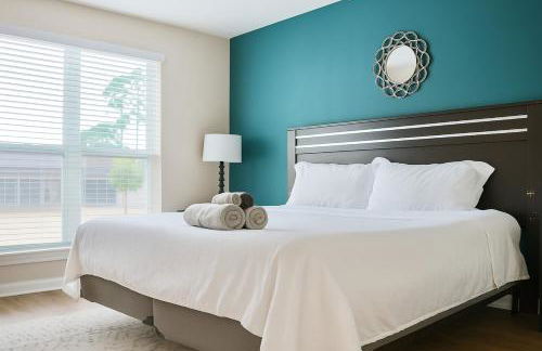 Pool gym BBQ modern apt near theHeights - Foto 4