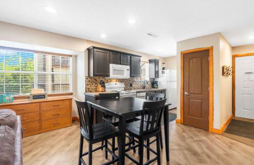 Cozy Timbers - Charming Condo for 6 with Resort-style Amenities - Foto 13