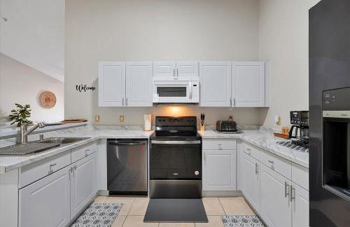 Remodeled Retreat: Tranquil Resort Oasis Near Theme Parks - Foto 19