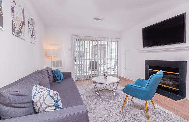 VA - Avalon - Apt 302 - Photo 2