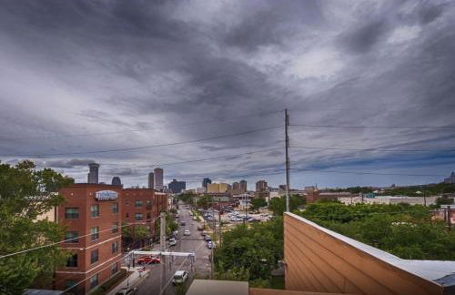 Modern 4BR City Condo 5min drive to FQ - Foto 58