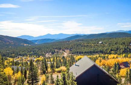 Family Mountain Getaway w Hot Tub and Amazing Views! Close to Hiking & Skiing - Foto 41