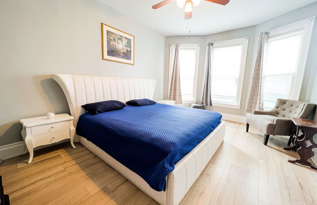 THE 1023 With Private Yard & Parking, Near Falls & Casino by Niagara Hospitality - Photo 3