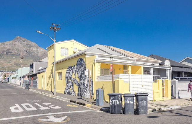 Contemporary 4 Bedroom Home - Photo 22