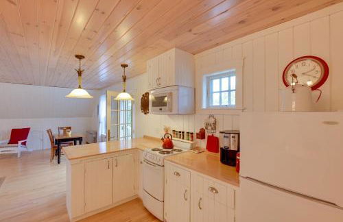 Beachfront Brooklin Studio with Private Balcony! - Photo 4